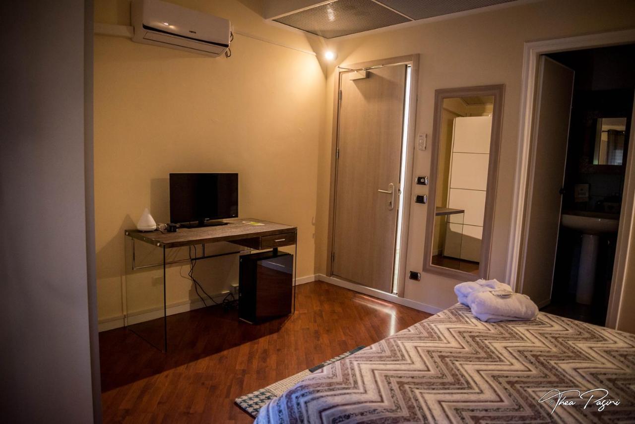 Hotel Lonatino Лонато Экстерьер фото